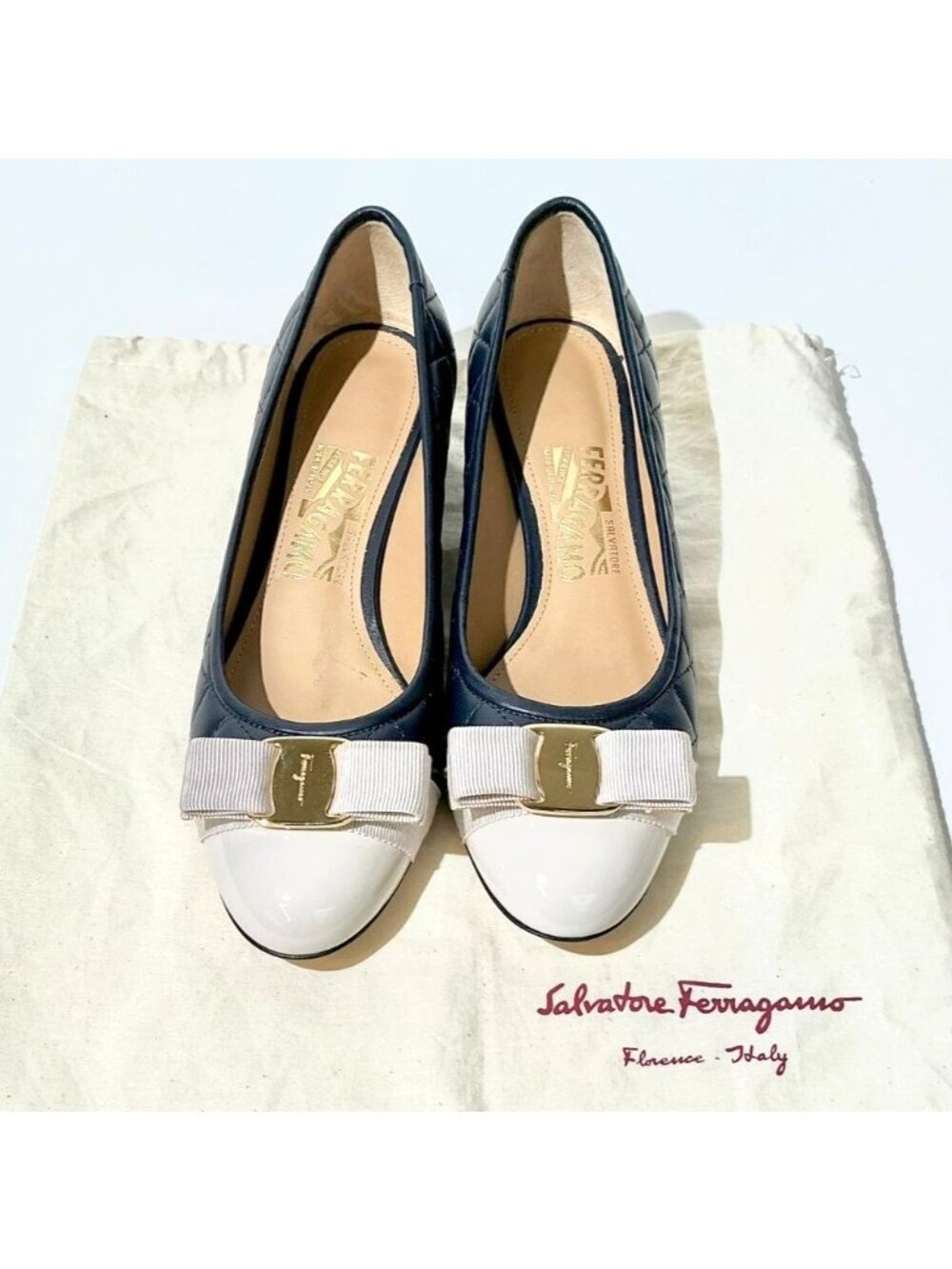 Ferragamo Quilted Vara Pump Navy And Cream Size 7.5 MSRP $995